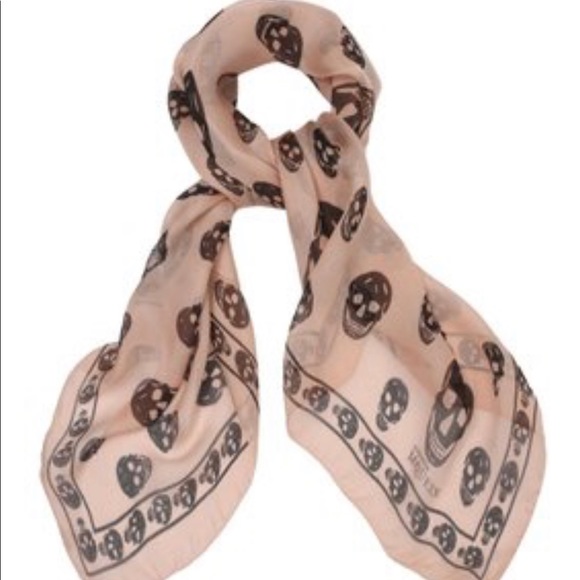 Alexander McQueen Accessories - Alexzander McQueen Nude and Black Classic Scarf